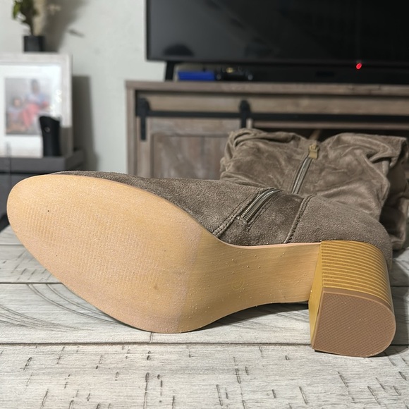 ♥️Knee High Taupe Colored Boots - Picture 3 of 4